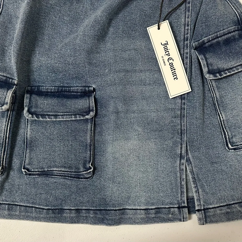 Juicy Couture Denim Medium Wash Cargo
Mini Skirt Size 32 NWT - Picture 9 of 9